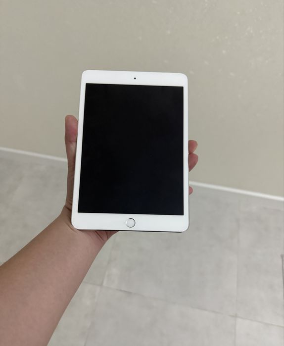 Ipad mini 3 в идеальном состоянии.