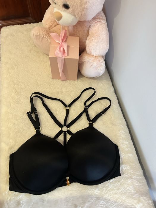 Сутиени Victoria‘s Secret.