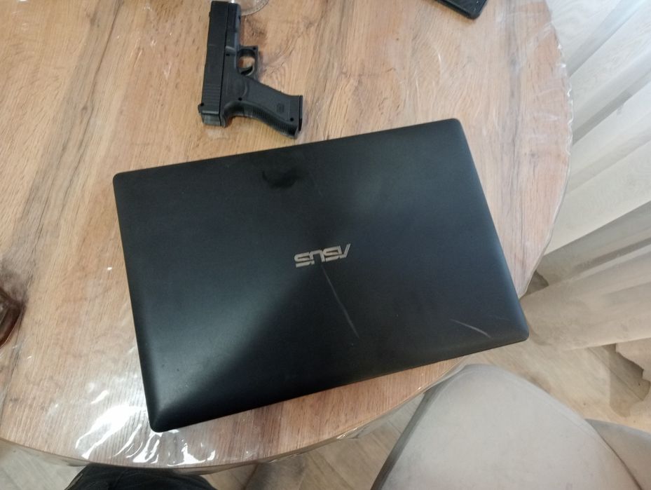 Продам ноутбук состояние среднее