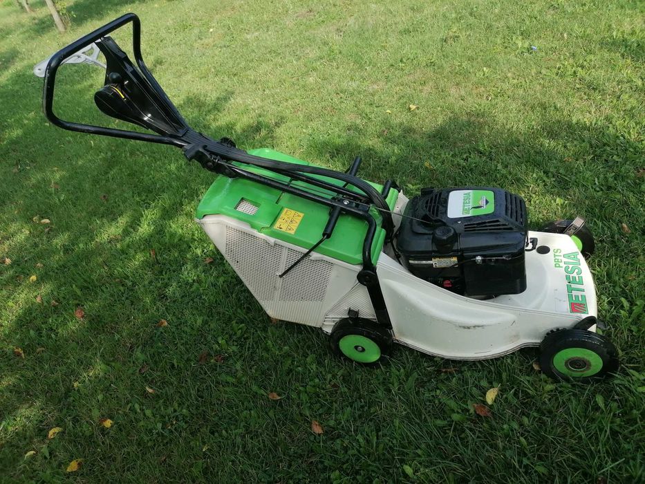 Masina de tuns  cu  tractiune ETESIA - briggs&stratton