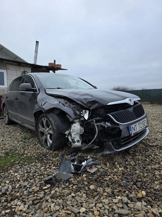 De vânzare! Skoda Superb 2011 2.0 diesel Avariată