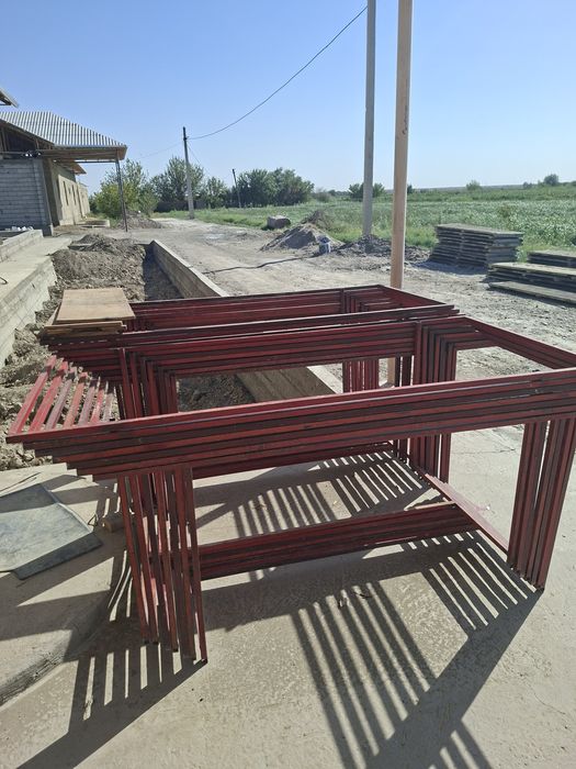 To‘y va marosimlar uchun stol stullar sotiladi. Idishlari bilan