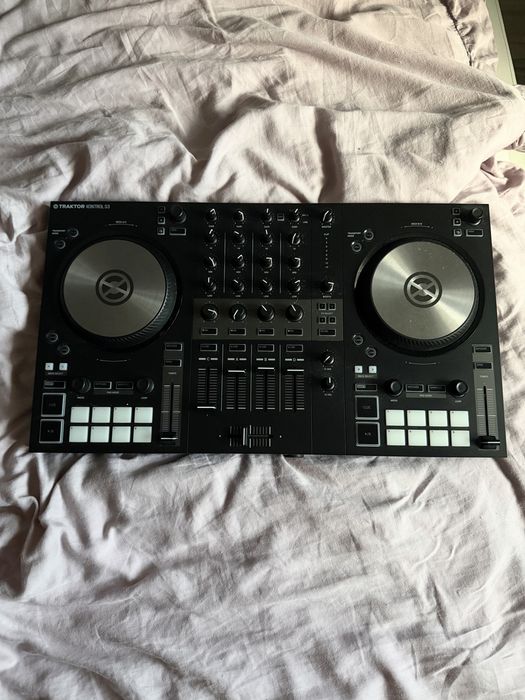 Consola DJ - Traktor Kontrol S3