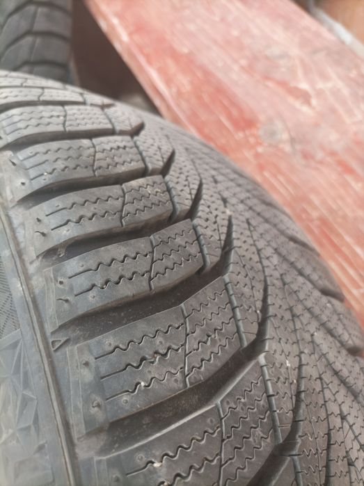 Мерцедес Джанти 17ки с зимни гуми