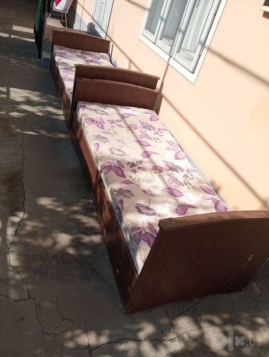 Spalni va stul sotiladi