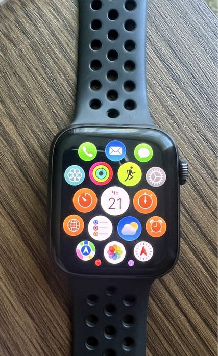 Продам Apple Watch Se 44 mm Nike edition