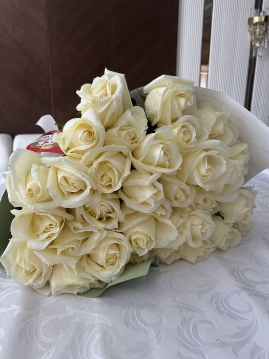 33 тал ақ роза гүлдері