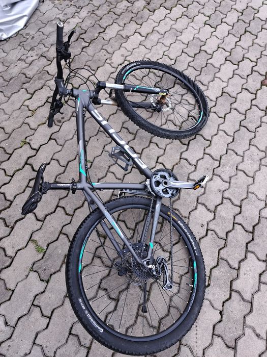 Vând bicicleta focus whistler sport series