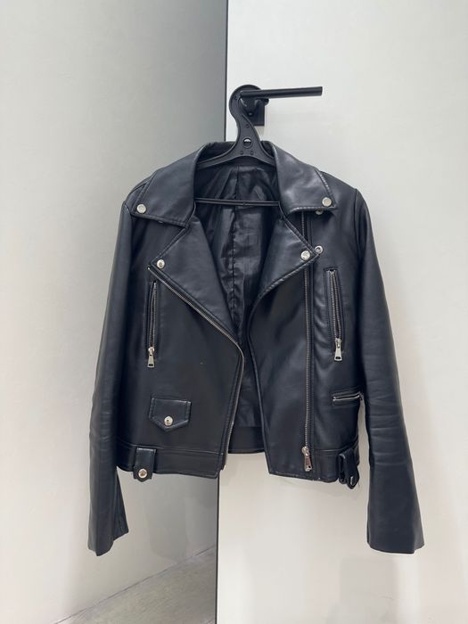 Кожаная куртка. Верхняя одежда.