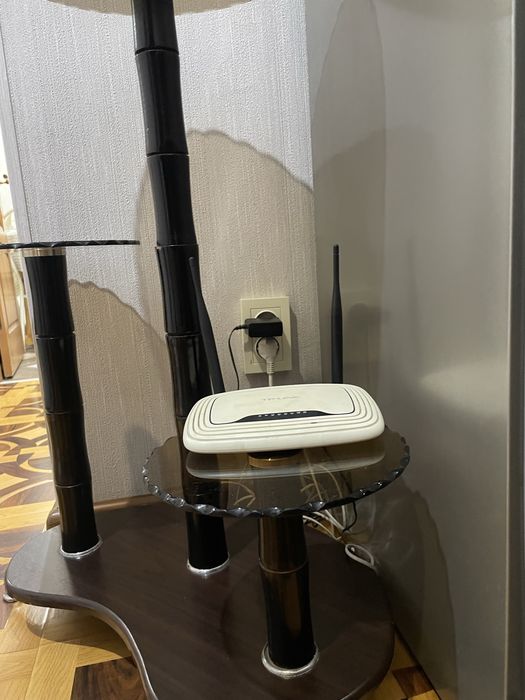 Продам уголок, подставку в прихожую