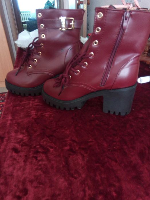 Продам ботильоны, 9 000тн за пару.