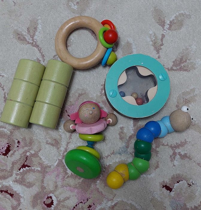 Игрушки погремушки для малыша