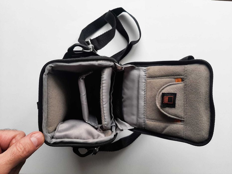 Geanta foto Lowepro Apex 100 AW, negru