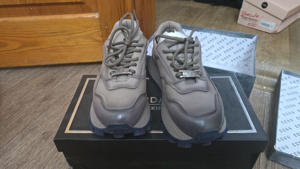 Кросовки кожаные