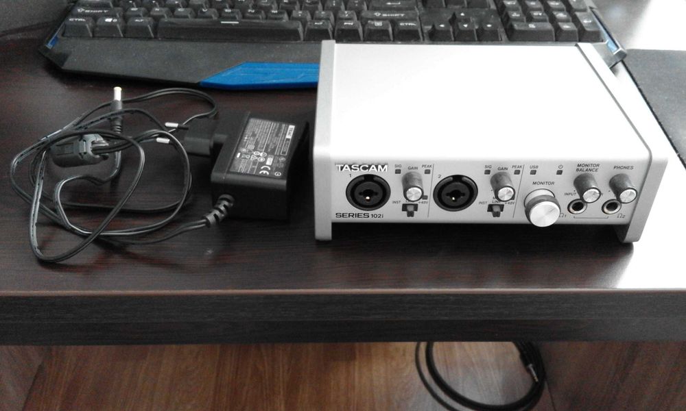 Звукова карта Tascam SERIES 102I