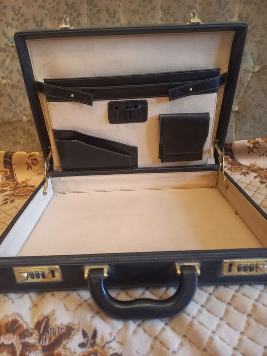 Продам кейс чёрного цвета