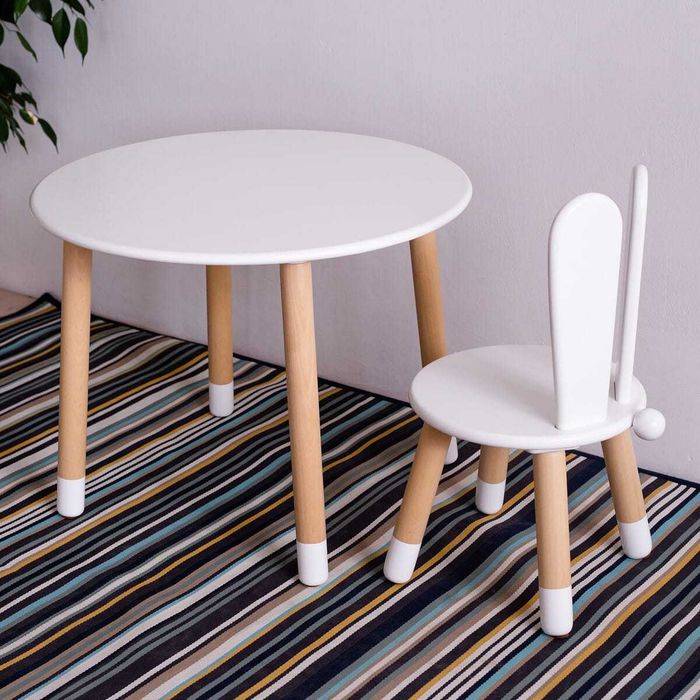 Cтол и стулья детскый