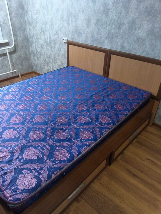 Продам Кровать с матрасом