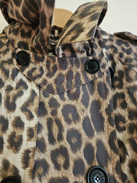 Много ефектен, актуален шлифер