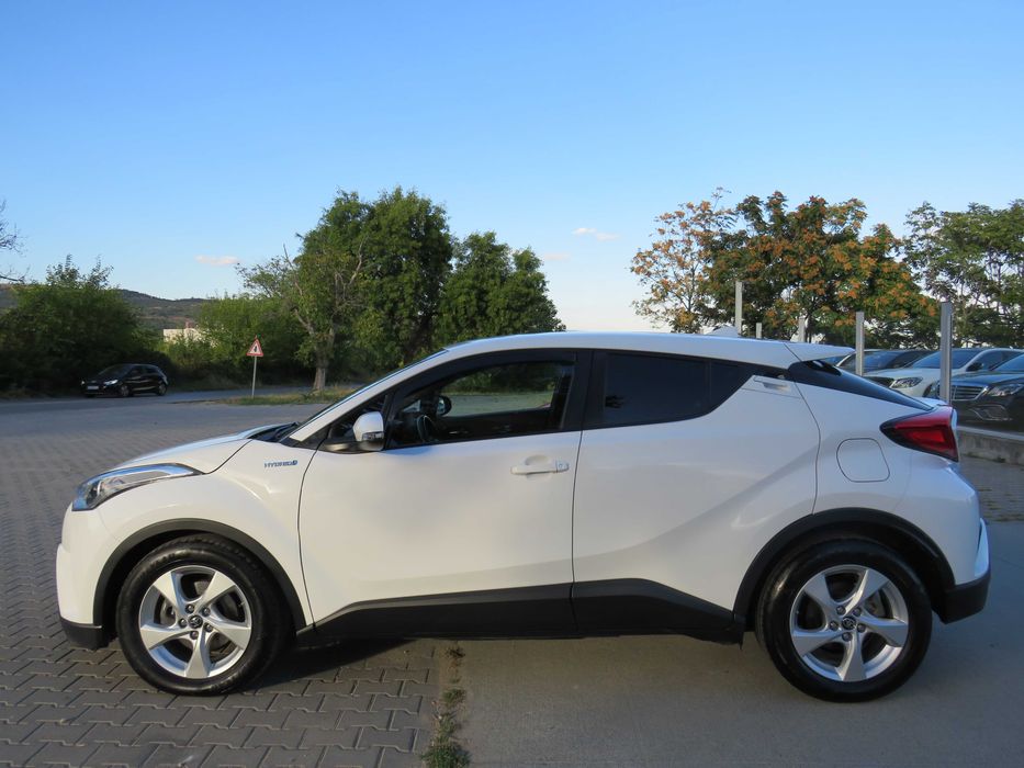 Toyota C-HR Hybrid Keyless сервизна история