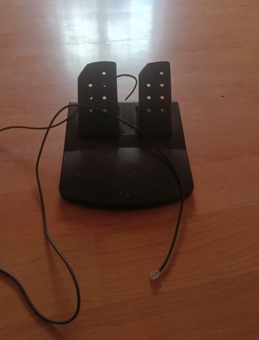 Vând volan gaming cu pedale – pentru PC, nu sunt sigur daca merge și pe PS4, ps5