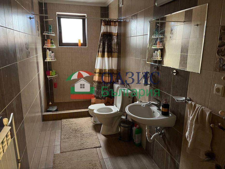 3-етажна къща с ресторант в центъра на Кошарица,1200кв.м,845 000 евро,