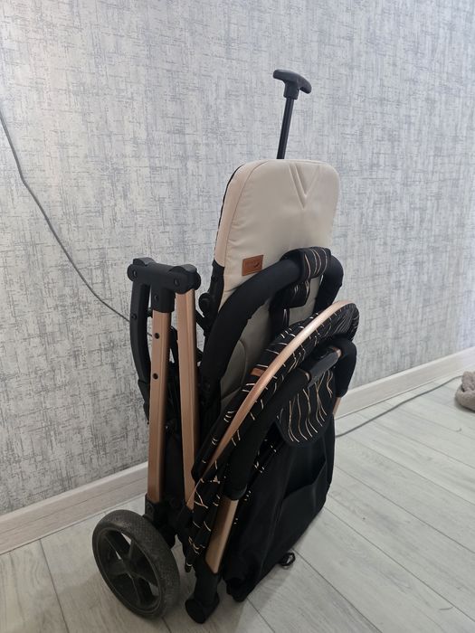 Детская коляска (есть подарок)