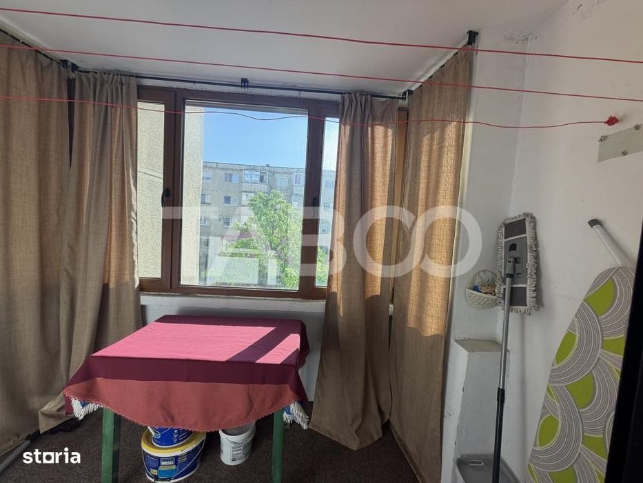 Apartament decomandat 80 mpu 3 camere 2 bai etaj 2 zona 1 Decembrie