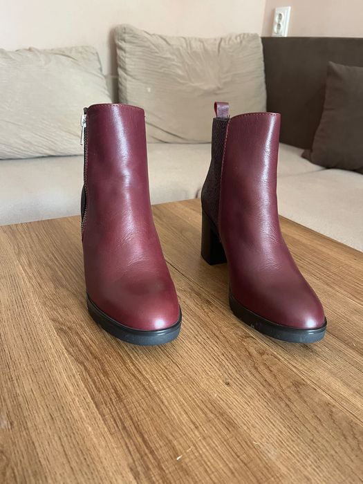 Продавам кожени боти