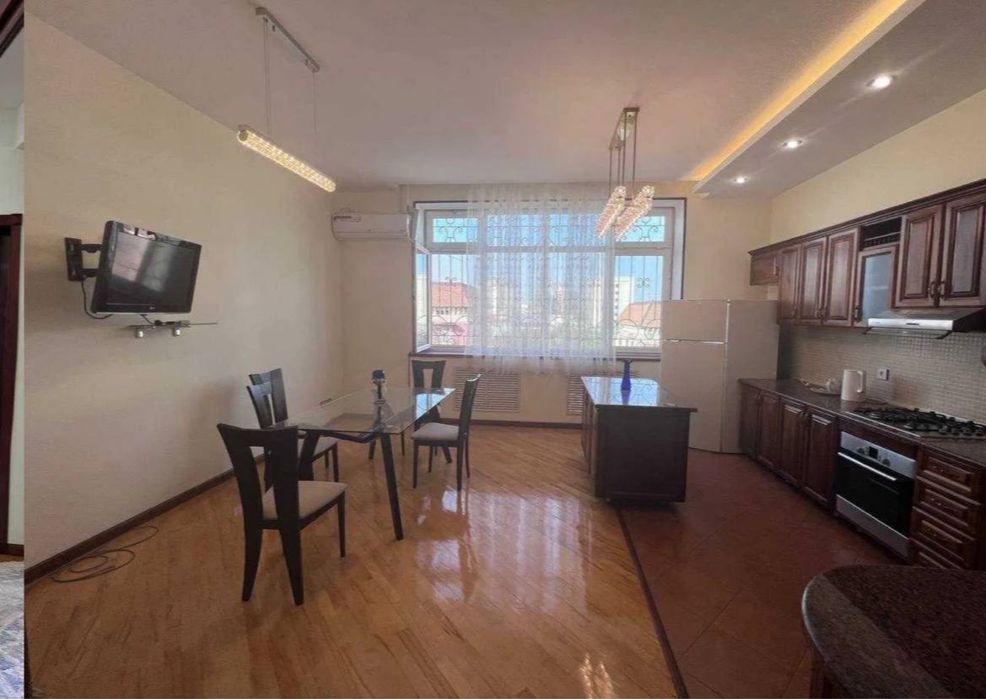 Ул. Тарас Шевченко 4/6/6 203 м2