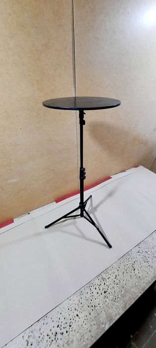 Продам столик на штативе