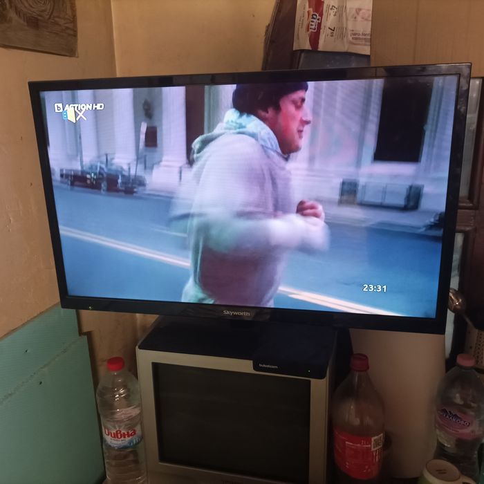 Продавам лед телевизор Самсунг 32 инча