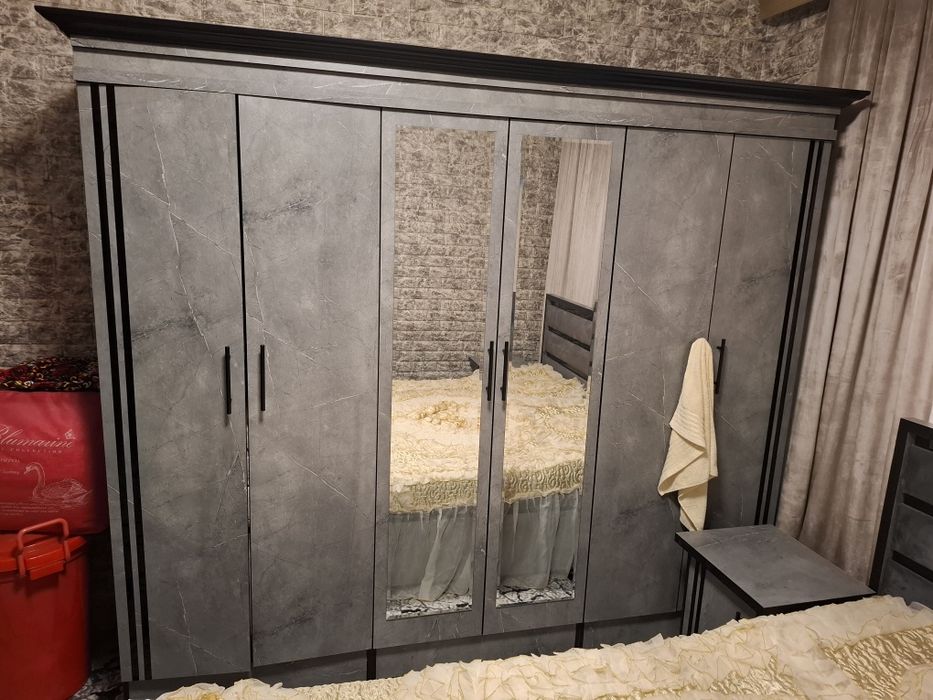 Hitech uslubidagi mebel