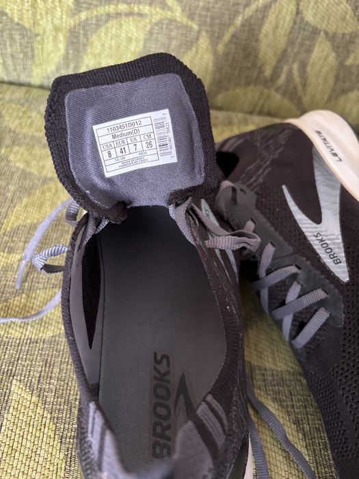 Маратонки Brooks и Mezuno