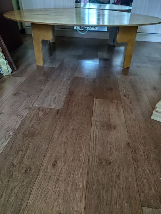 Стол круглый складной.