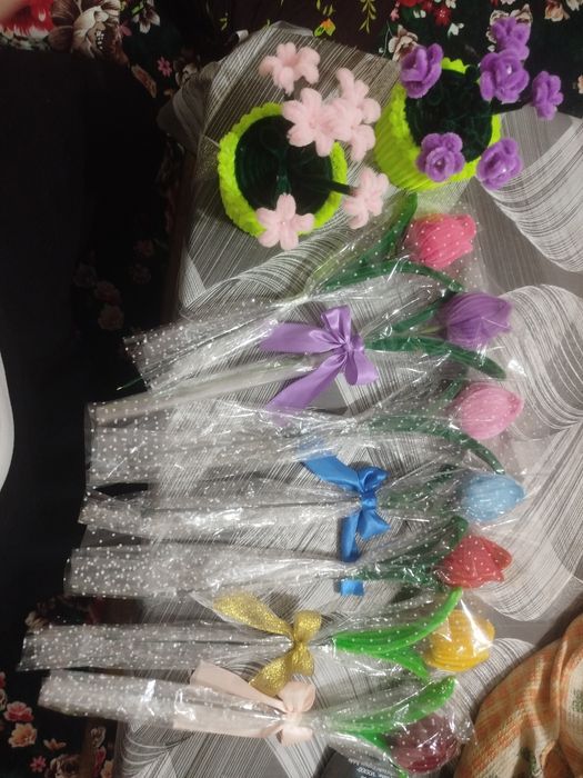 Gullar momiq simda tikilgan