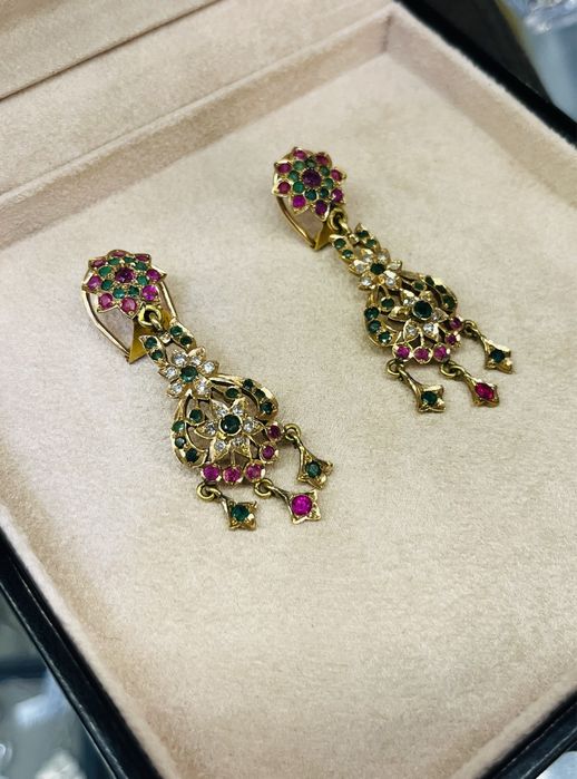 Обеци жълто злато, рубини, брилянти и изумруди