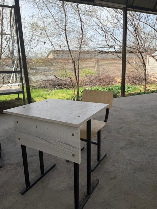 Парта со стульями