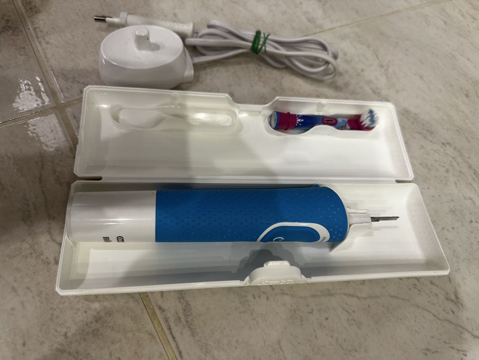 Електрическа четка за зъби Oral-B