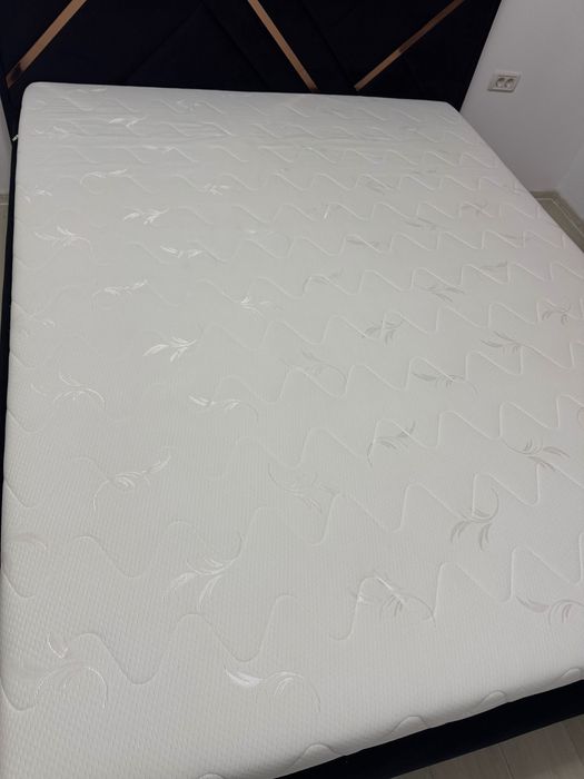 Pat tapițat model deosebit