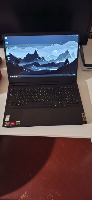Лаптоп Lenovo gaming + аксесоари
