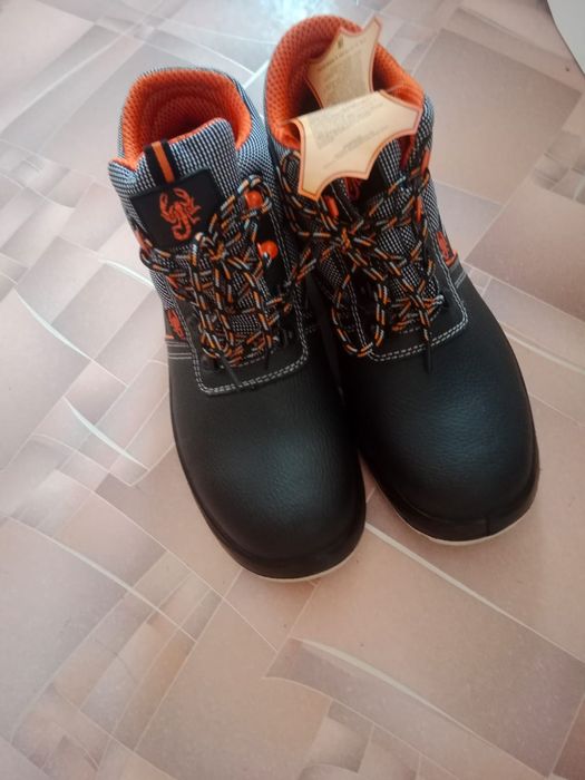 Продам спец обувь