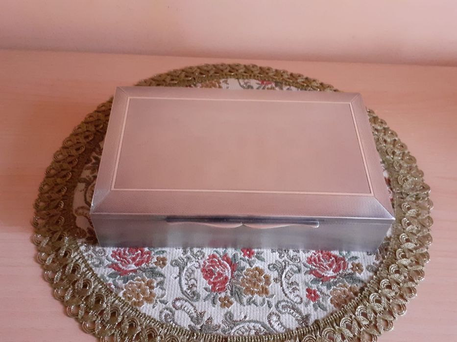 Caseta din argint 600 g