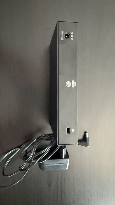 Switch D-Link DGS-1008 – 8 porturi Gigabit – carcasa metalica