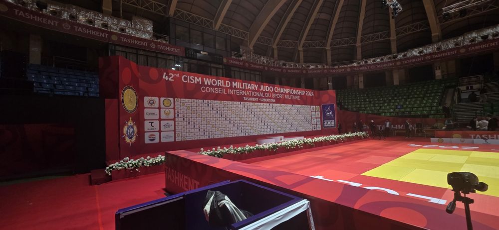 БАННЕР ПРОДАЁТСЯ,Оракал,сетка,наклейка