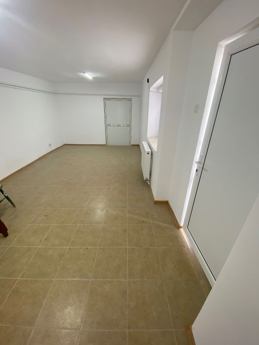 Inchiriez birouri ,2 camere, 25,6 mp,zona ultracentrala