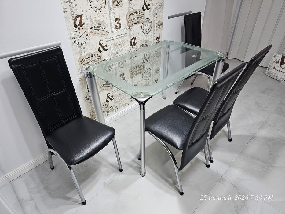 Vând masă sticlă 70/ 110 cm, plus 4 scaune