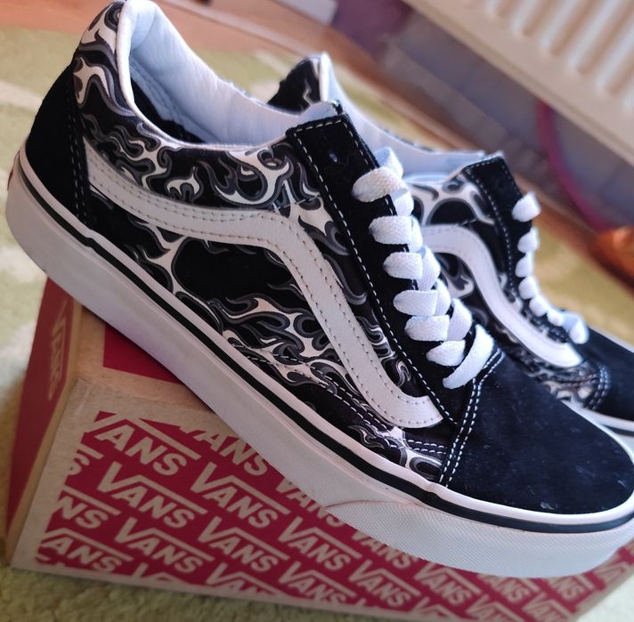 Обувки Vans Old Skool black/true white flames