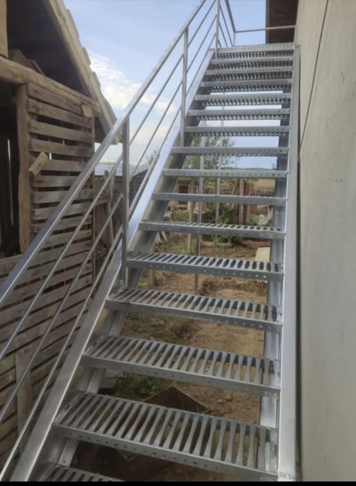 Scări galvanizate ori unde în țară