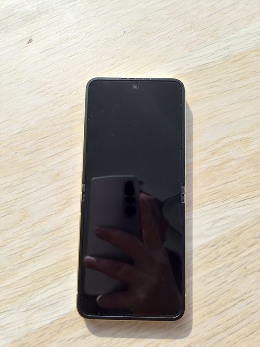 Samsung Flip 6 Gold 512gb 6 месеца гаранция